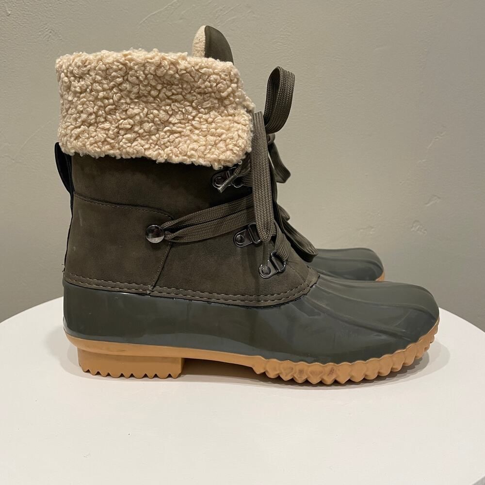 DV by Dolce Vita Ulito Duck Ankle Bootie Olive Green - Size: 7.5 - Picture 2 of 7
